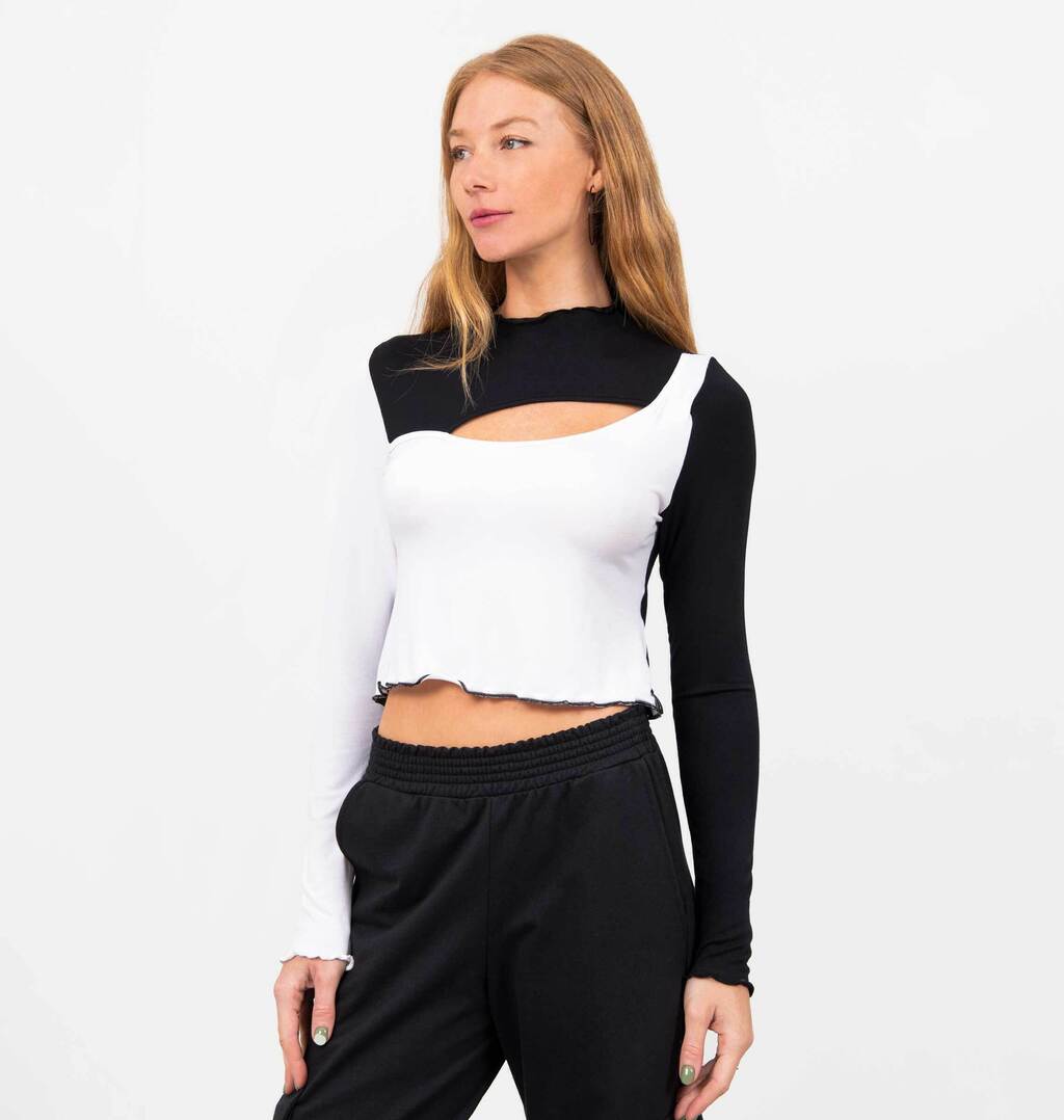 Blusa Cropped Cut Out Gola Alta