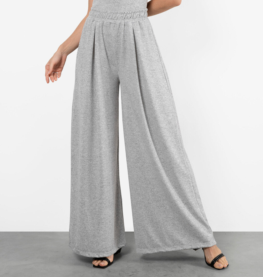 Calça Pantalona Com Pregas Frontais