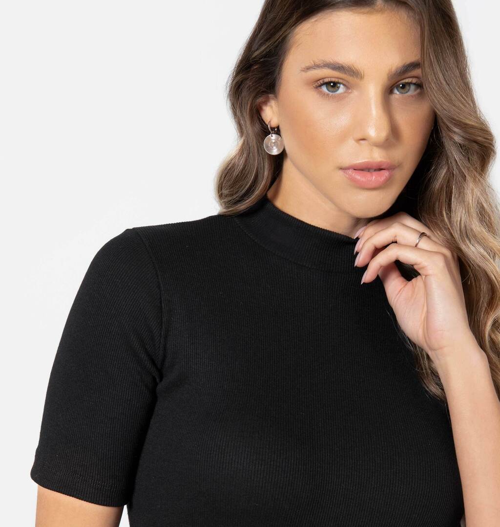 Blusa Básica Meia Gola De Ribana