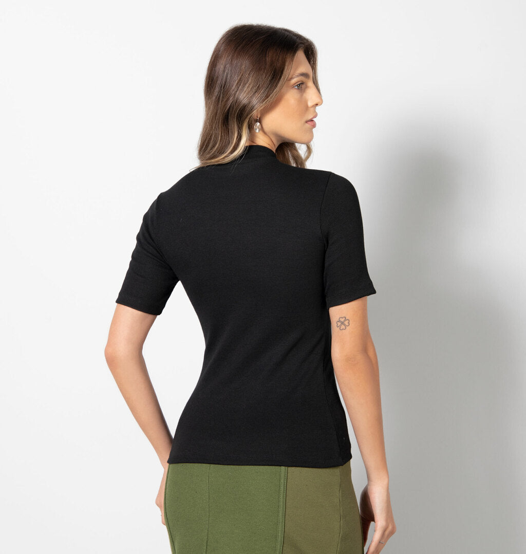 Blusa Básica Meia Gola De Ribana