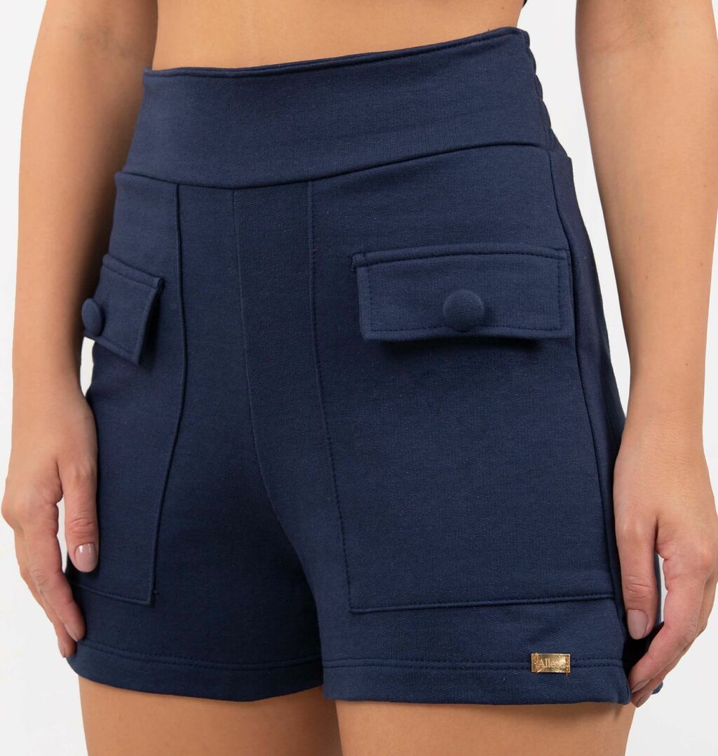 Short Bolso Embutido Com Botão