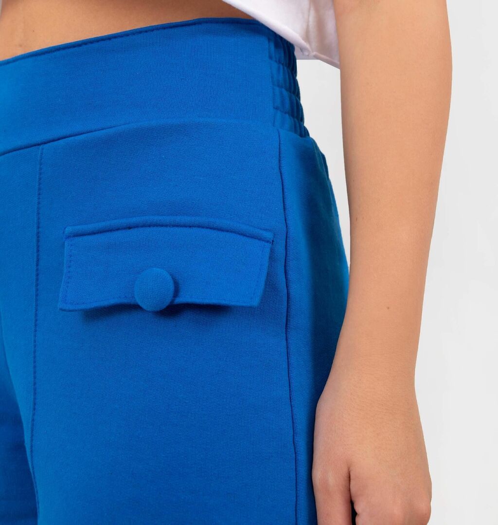 Short Bolso Embutido Com Botão