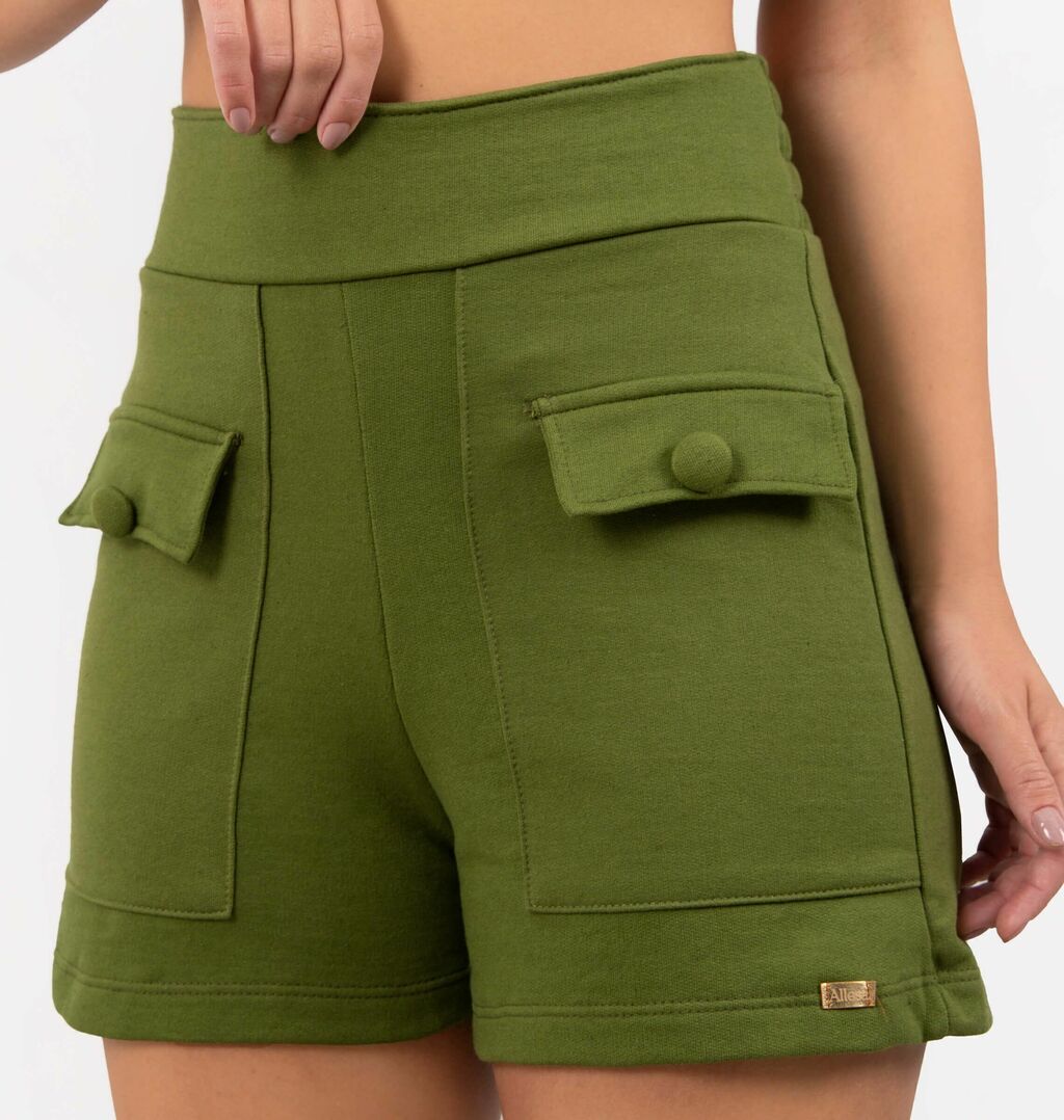 Short Bolso Embutido Com Botão