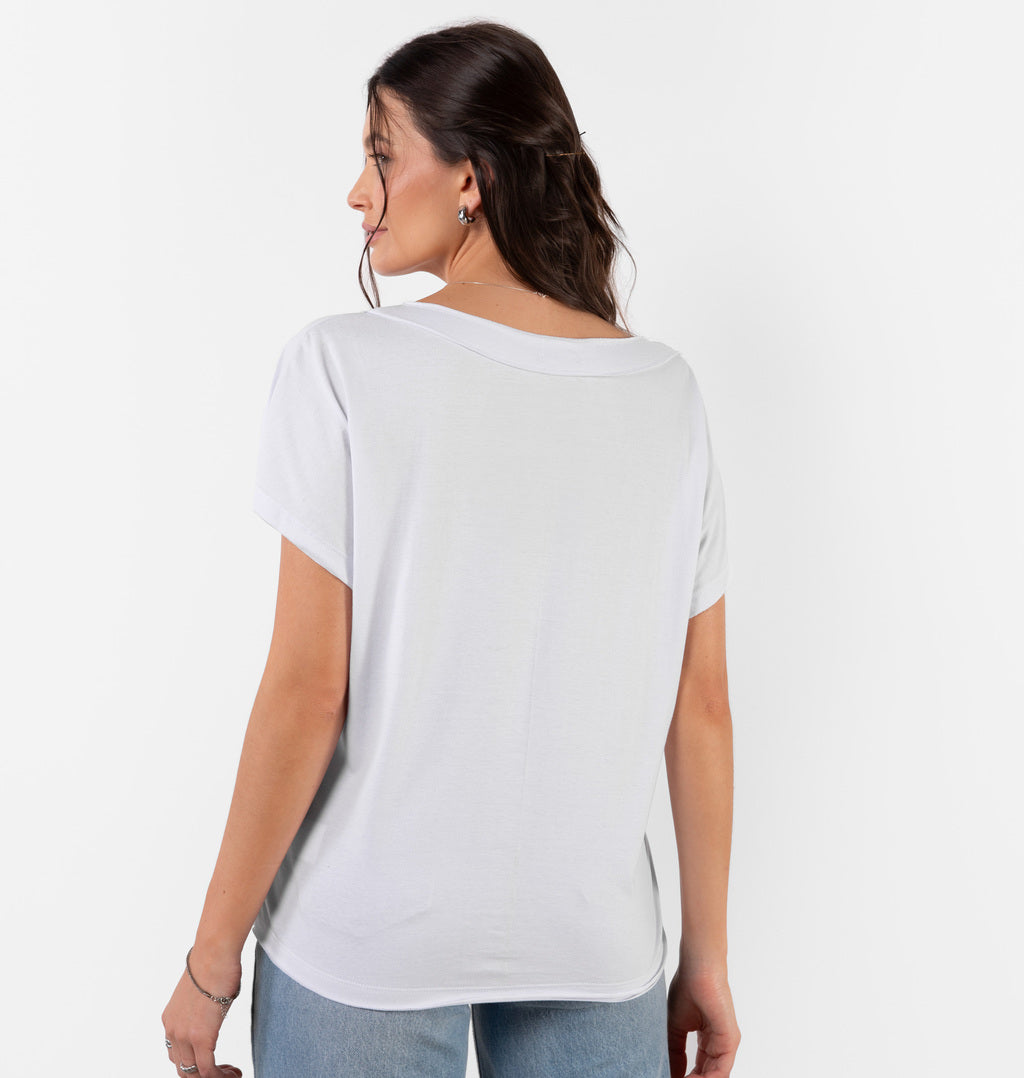 T-Shirt Ampla Com Gola V