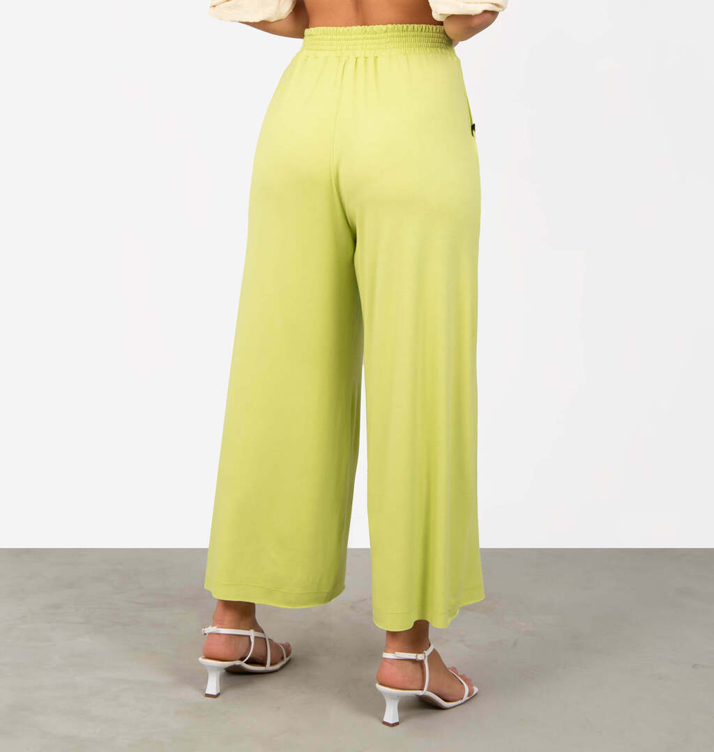 Calça Pantacourt Bolso Amplo