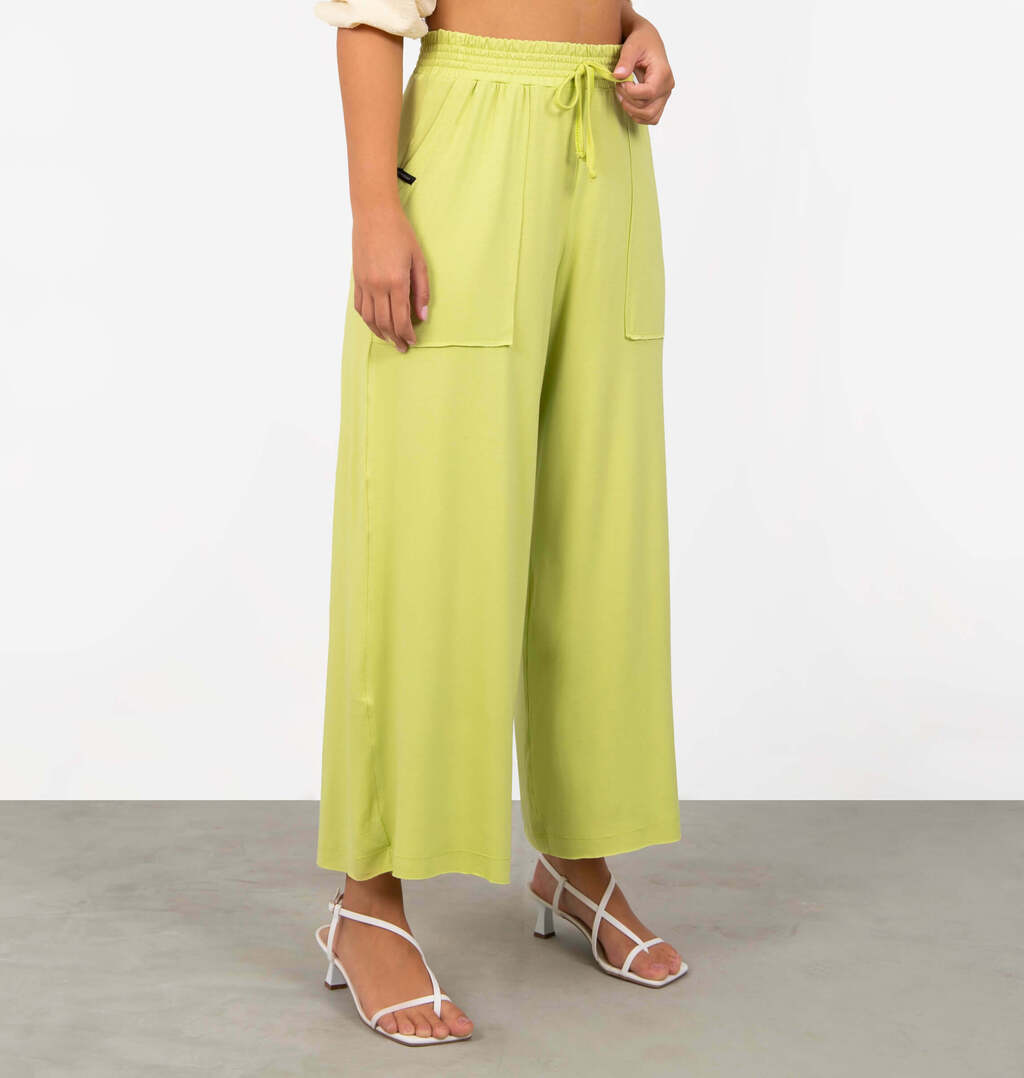Calça Pantacourt Bolso Amplo
