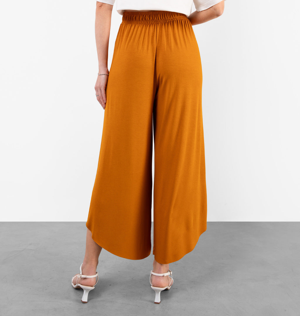 Calça Pantacourt Barra Arredondada