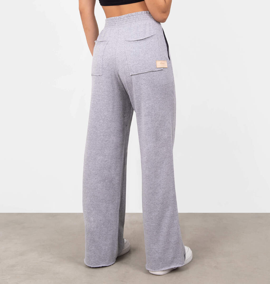 Calça Wide Leg Moletinho Com Bolso Posterior