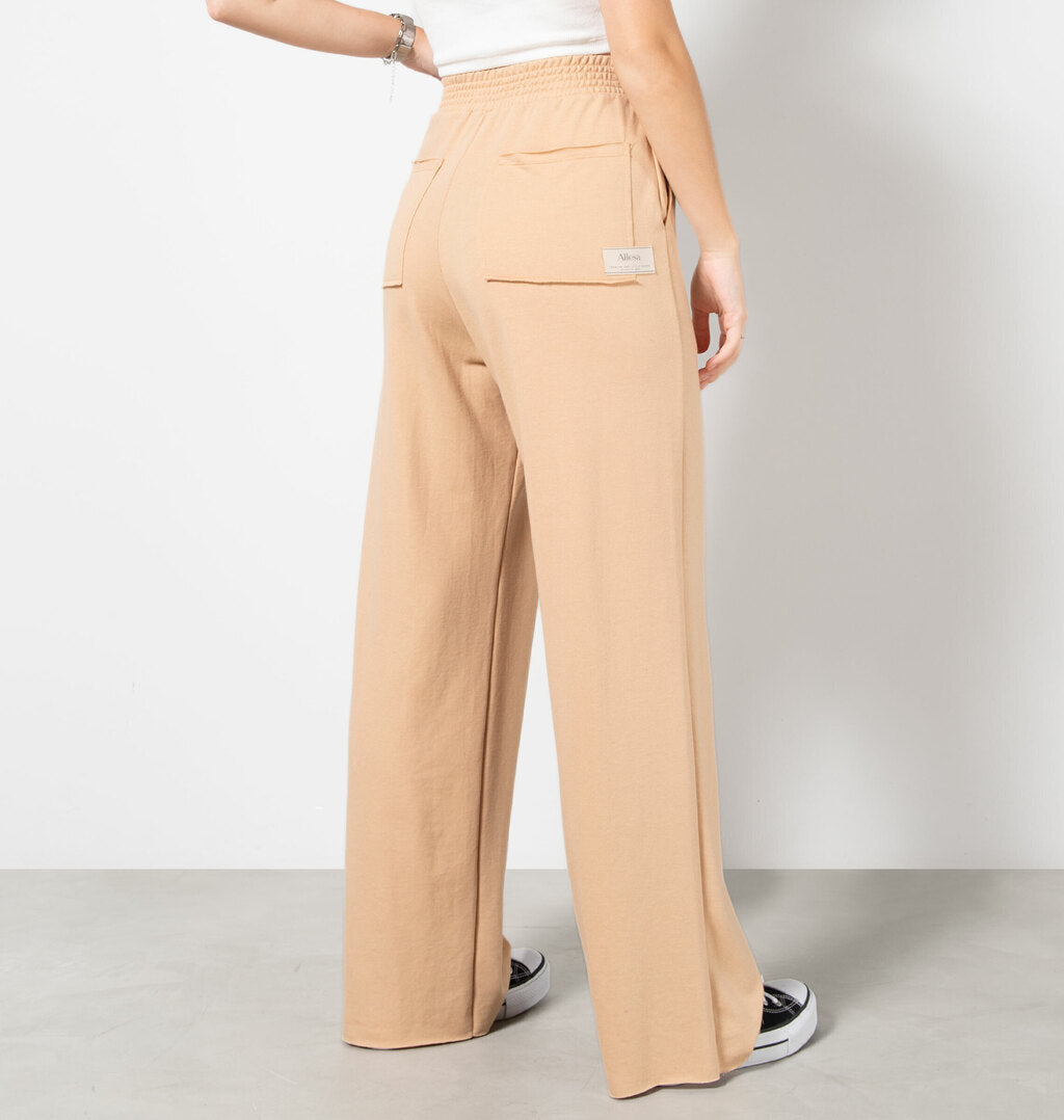 Calça Wide Leg Moletinho Com Bolso Posterior