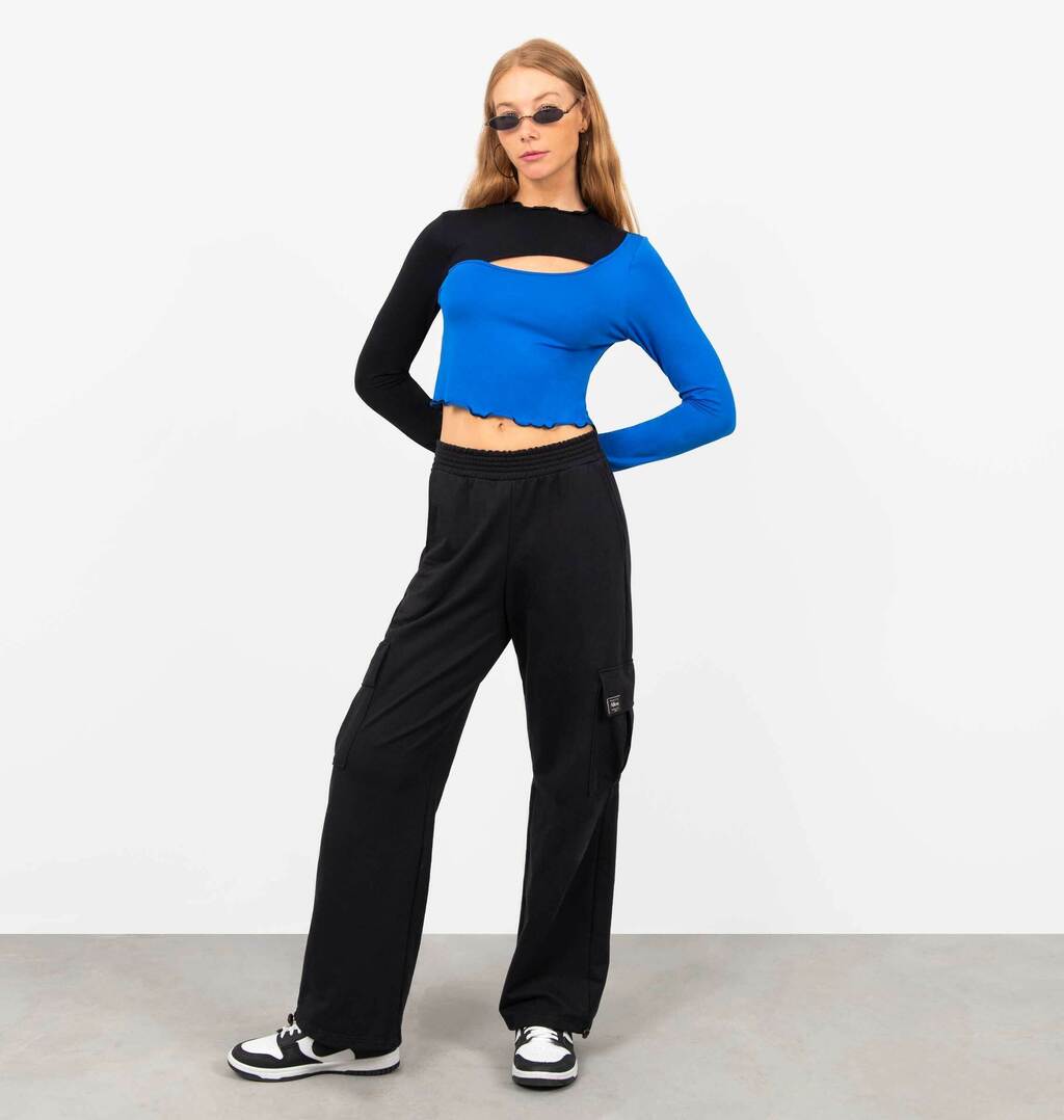 Blusa Cropped Cut Out Gola Alta