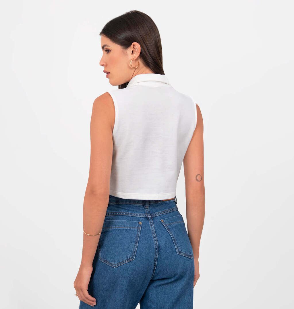 Blusa Cropped Sem Manga Com Bolsos Lapela