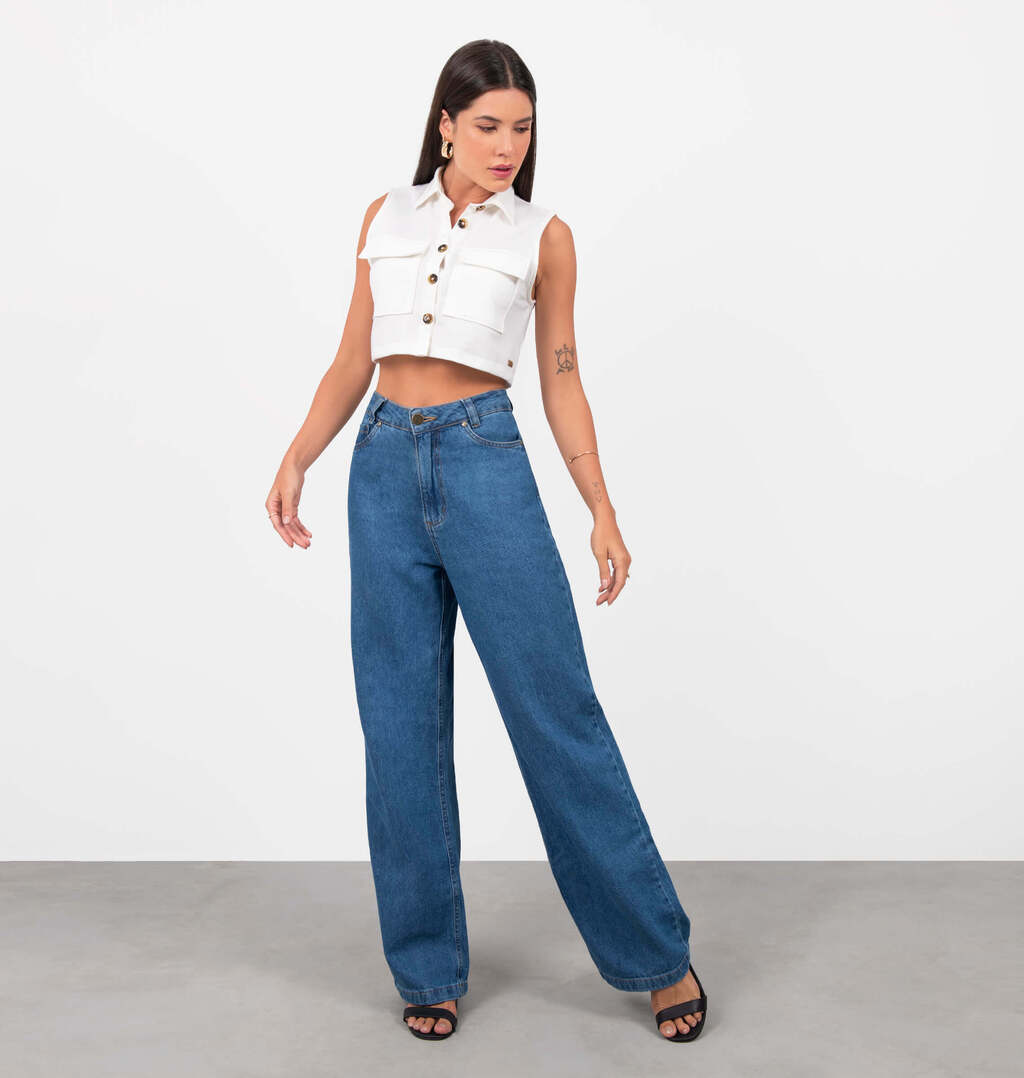 Blusa Cropped Sem Manga Com Bolsos Lapela