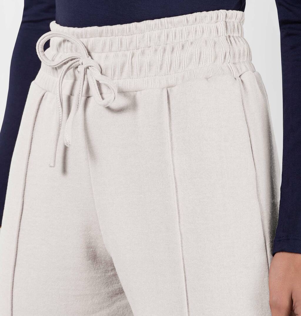 Calça Reta Peluciada Com Nervura