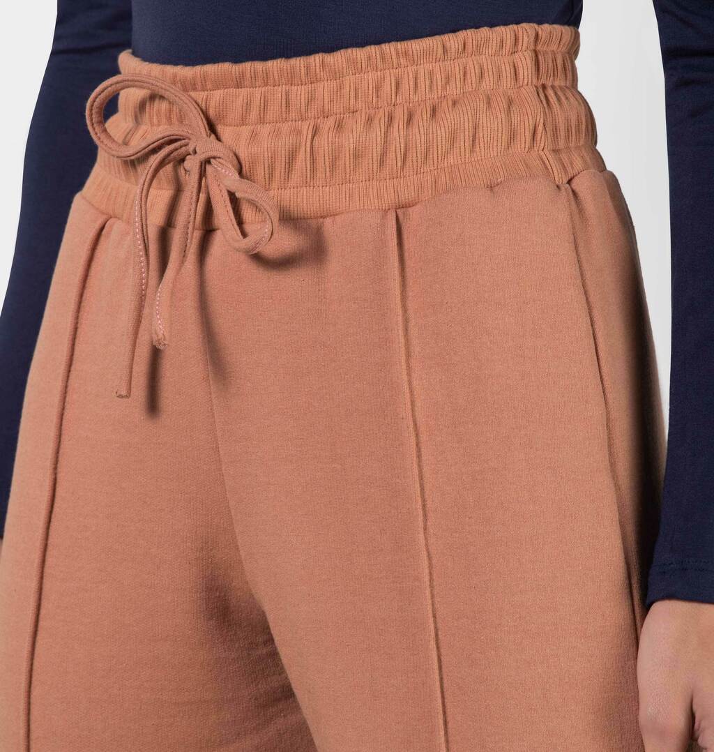 Calça Reta Peluciada Com Nervura