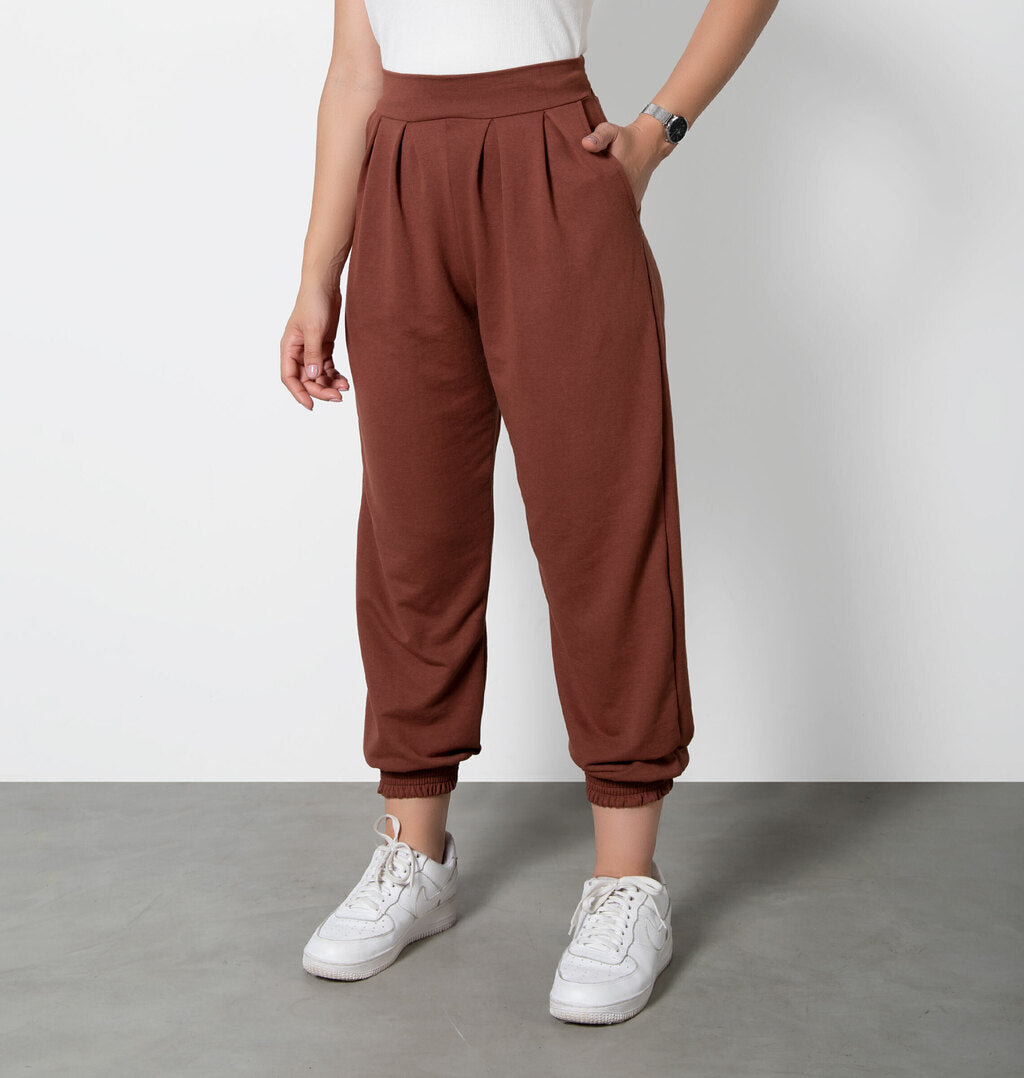 Calça Com Pregas Em Moletinho