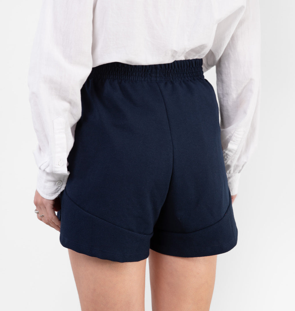 Short Com Recorte No Avesso