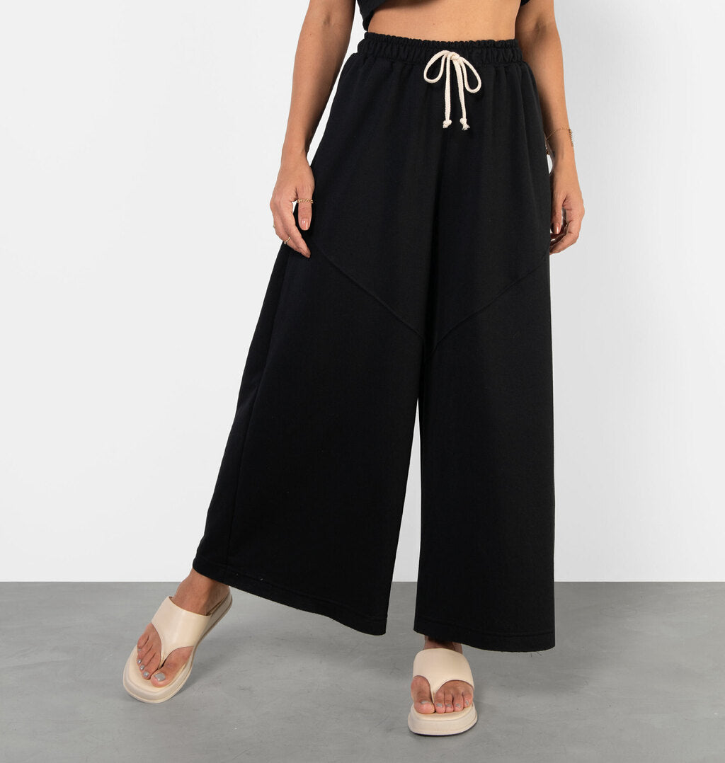 Calça Cropped Com Recortes
