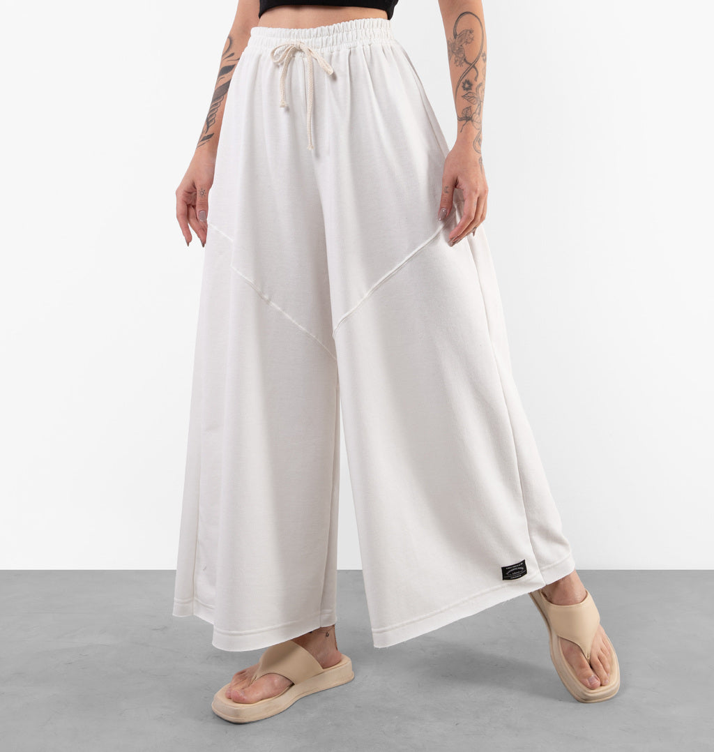 Calça Cropped Com Recortes