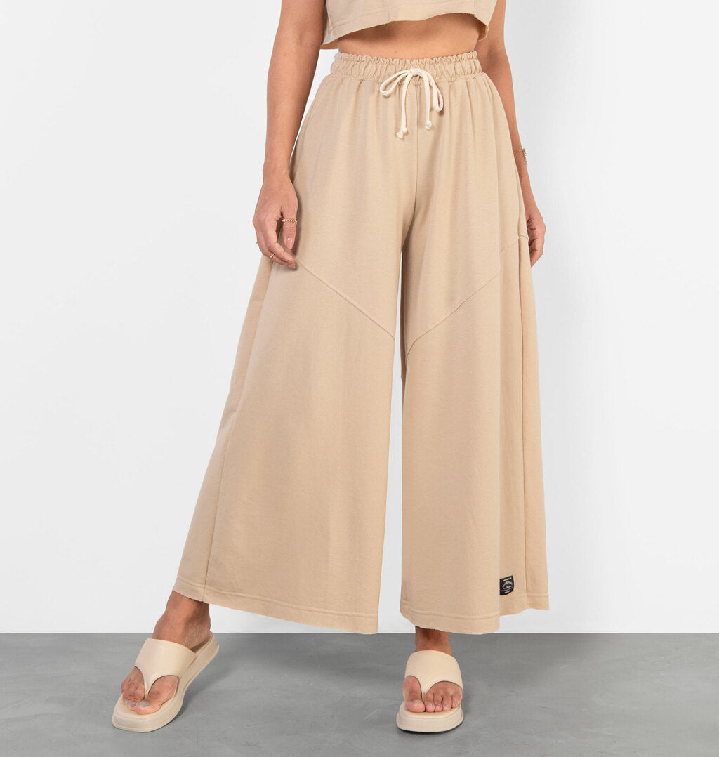 Calça Cropped Com Recortes