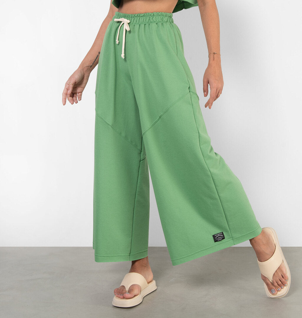 Calça Cropped Com Recortes