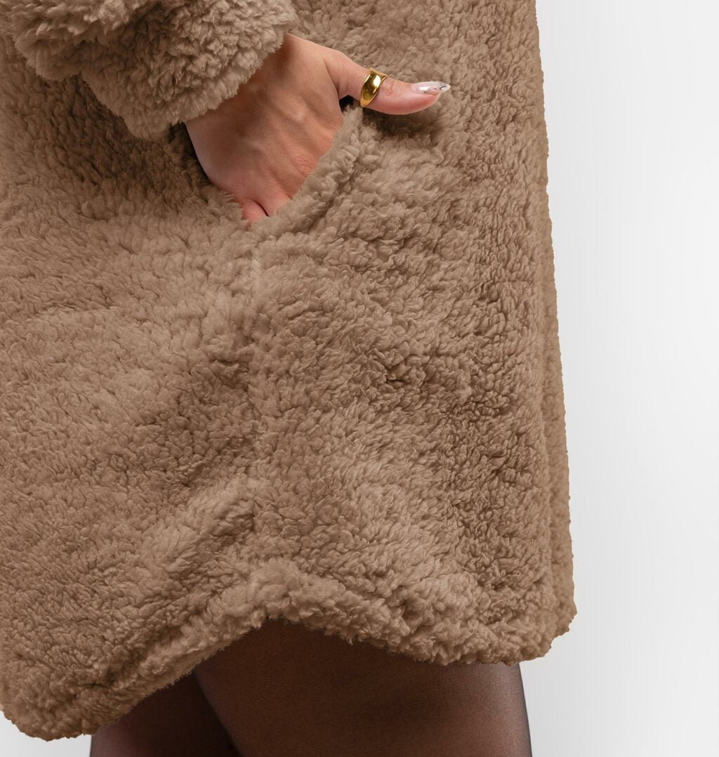Blusão Vestido Teddy Com Capuz