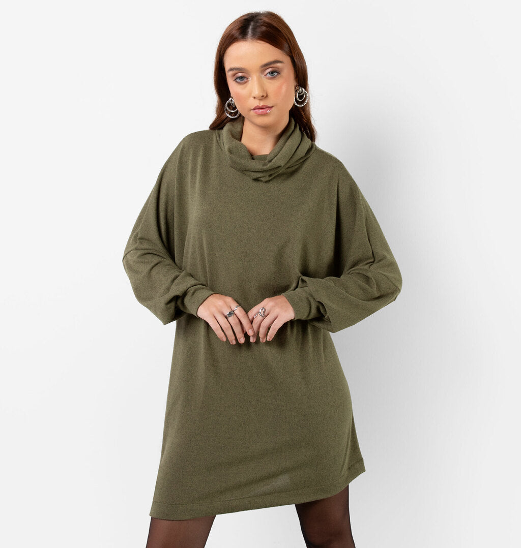 Vestido Curto Com Gola Alta