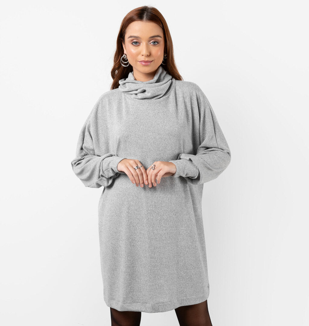 Vestido Curto Com Gola Alta