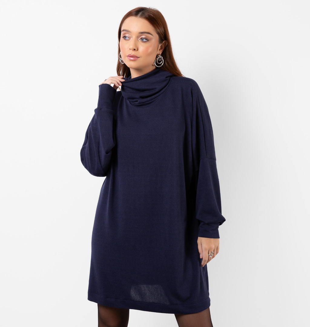 Vestido Curto Com Gola Alta