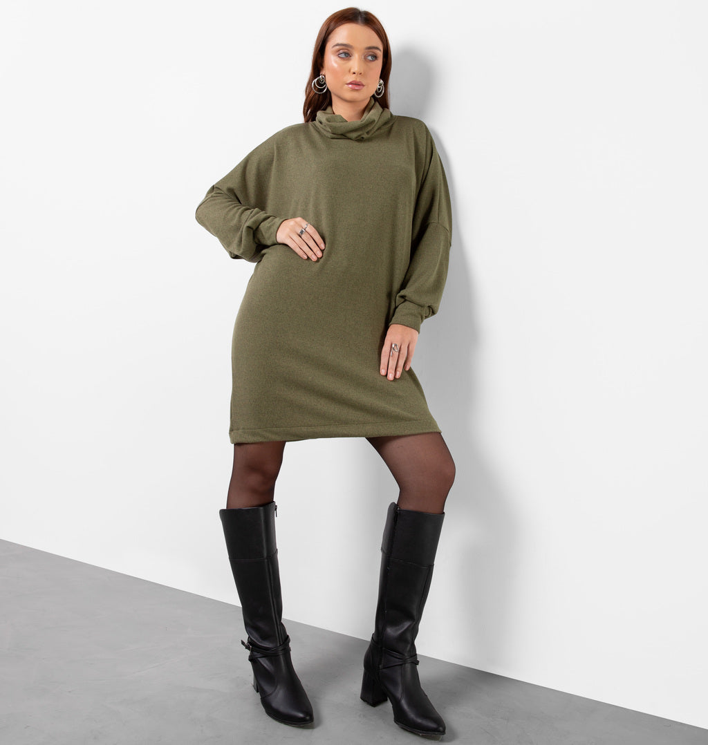 Vestido Curto Com Gola Alta