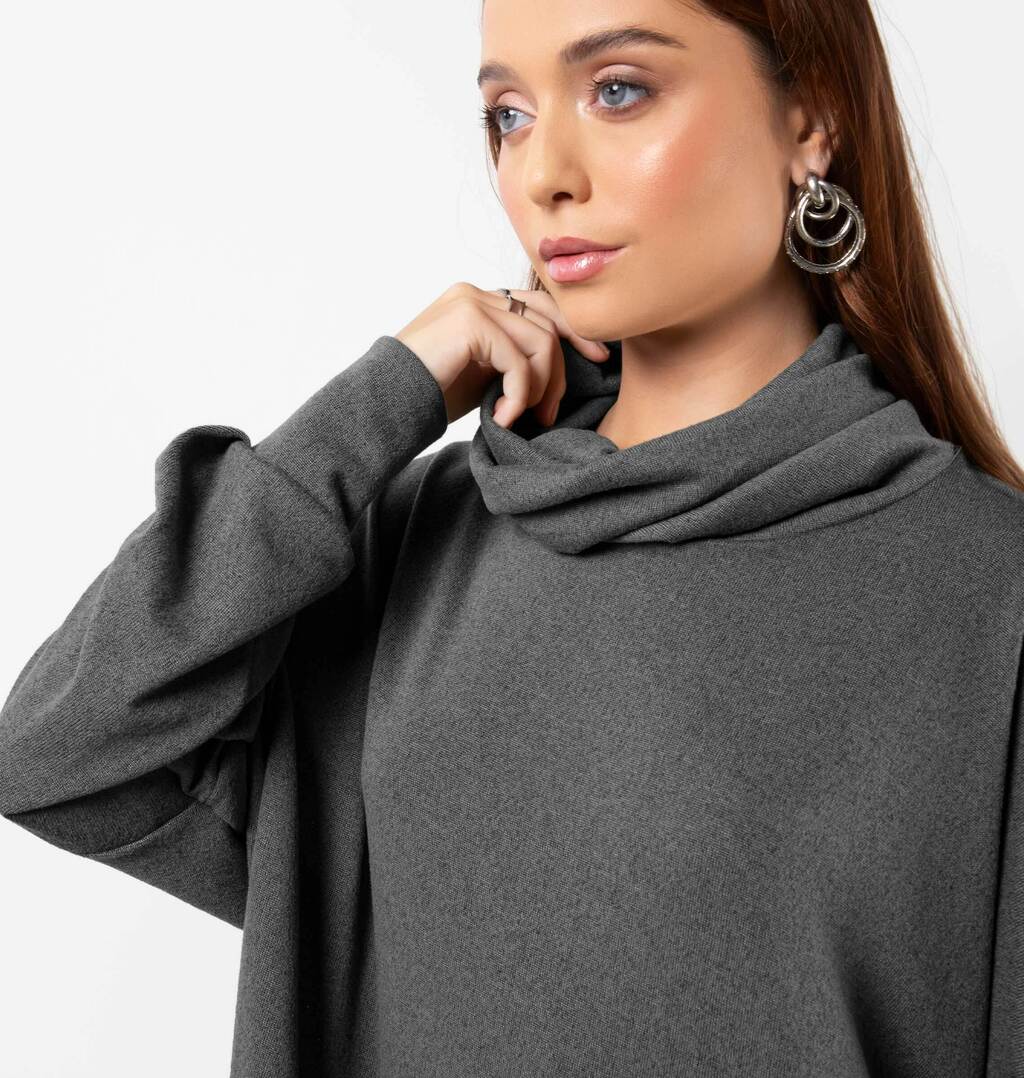 Vestido Curto Com Gola Alta