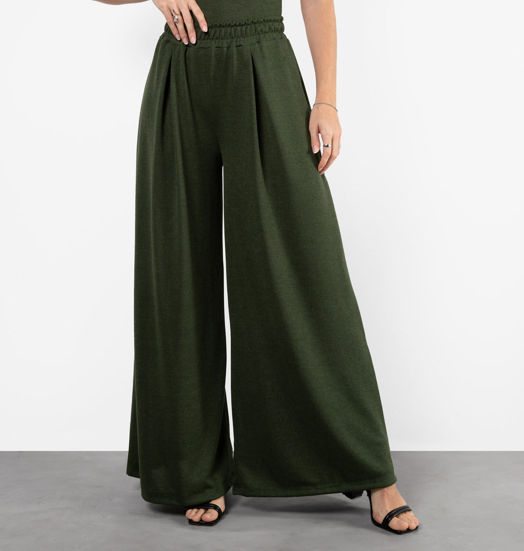 Calça Pantalona Com Pregas Frontais