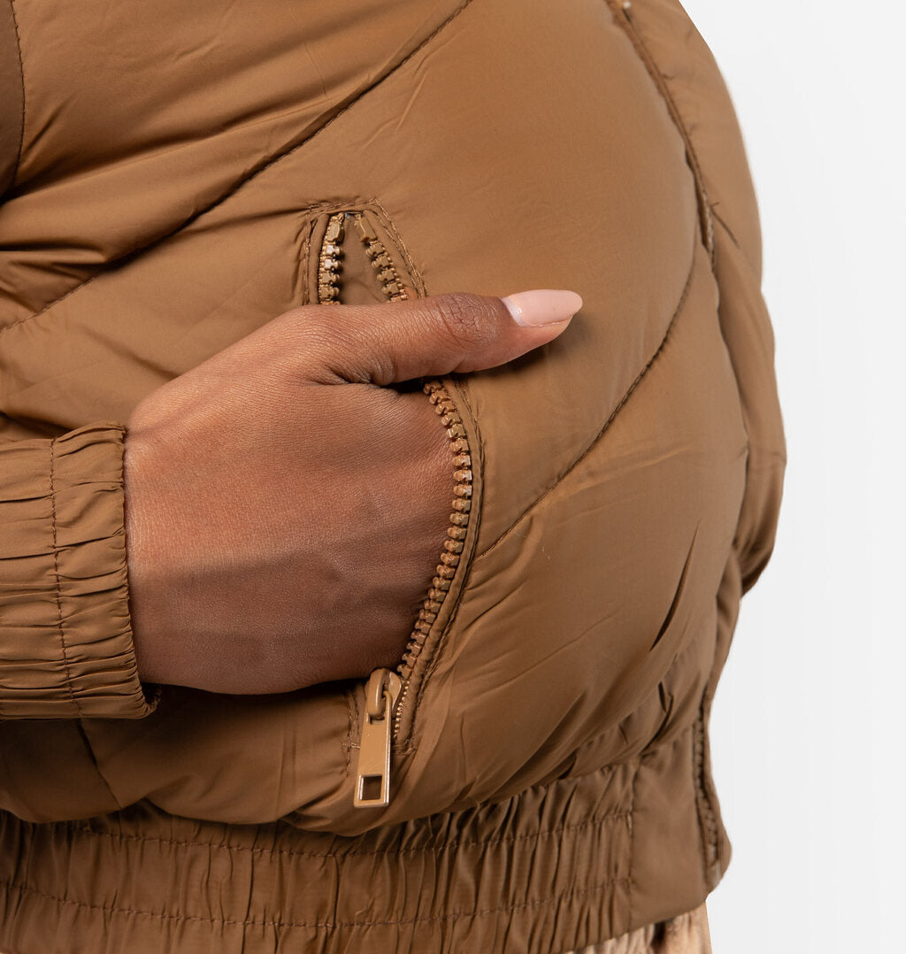 Jaqueta Puffer Com Capuz Removível Peluciado