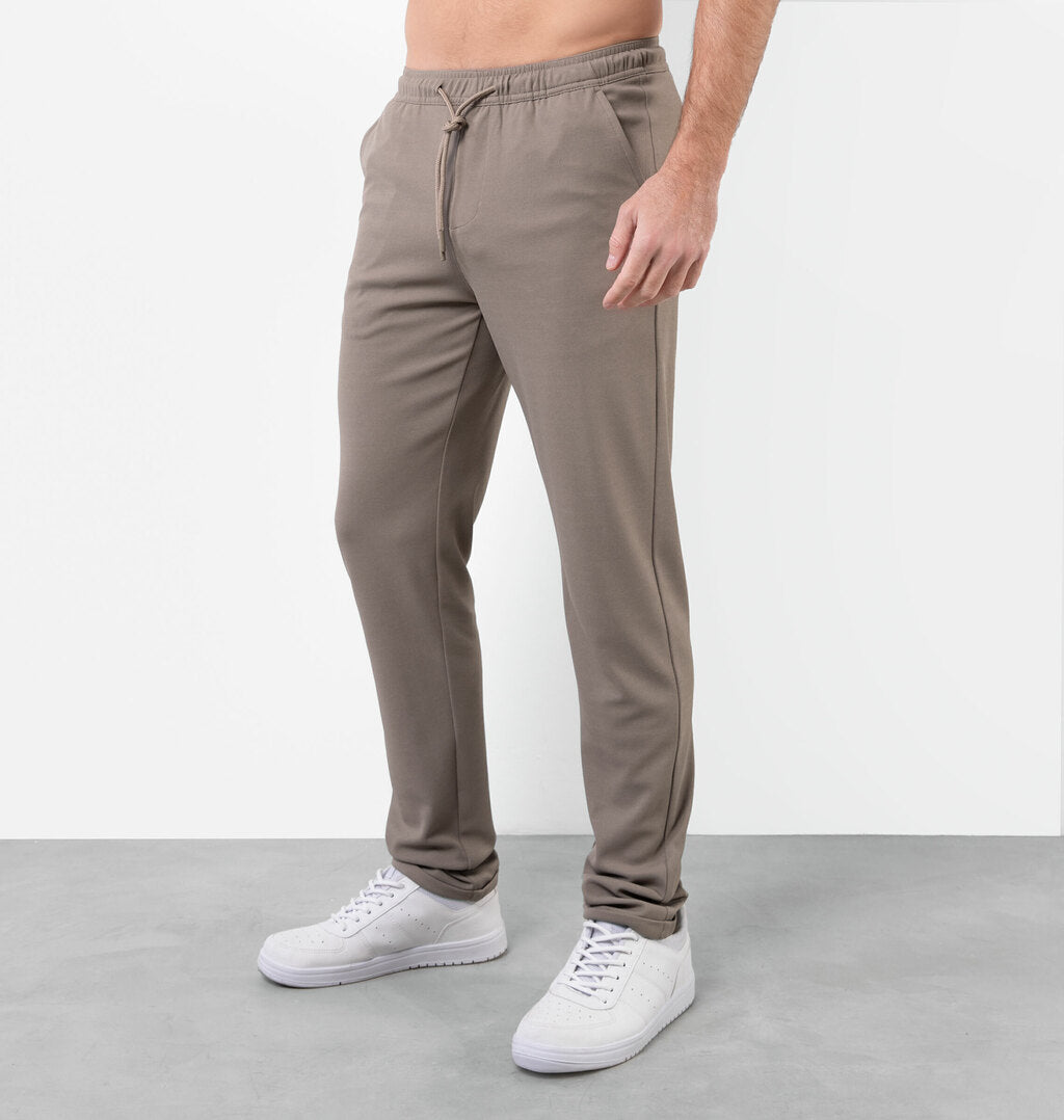 Calça Com Bolsos E Barra Virada