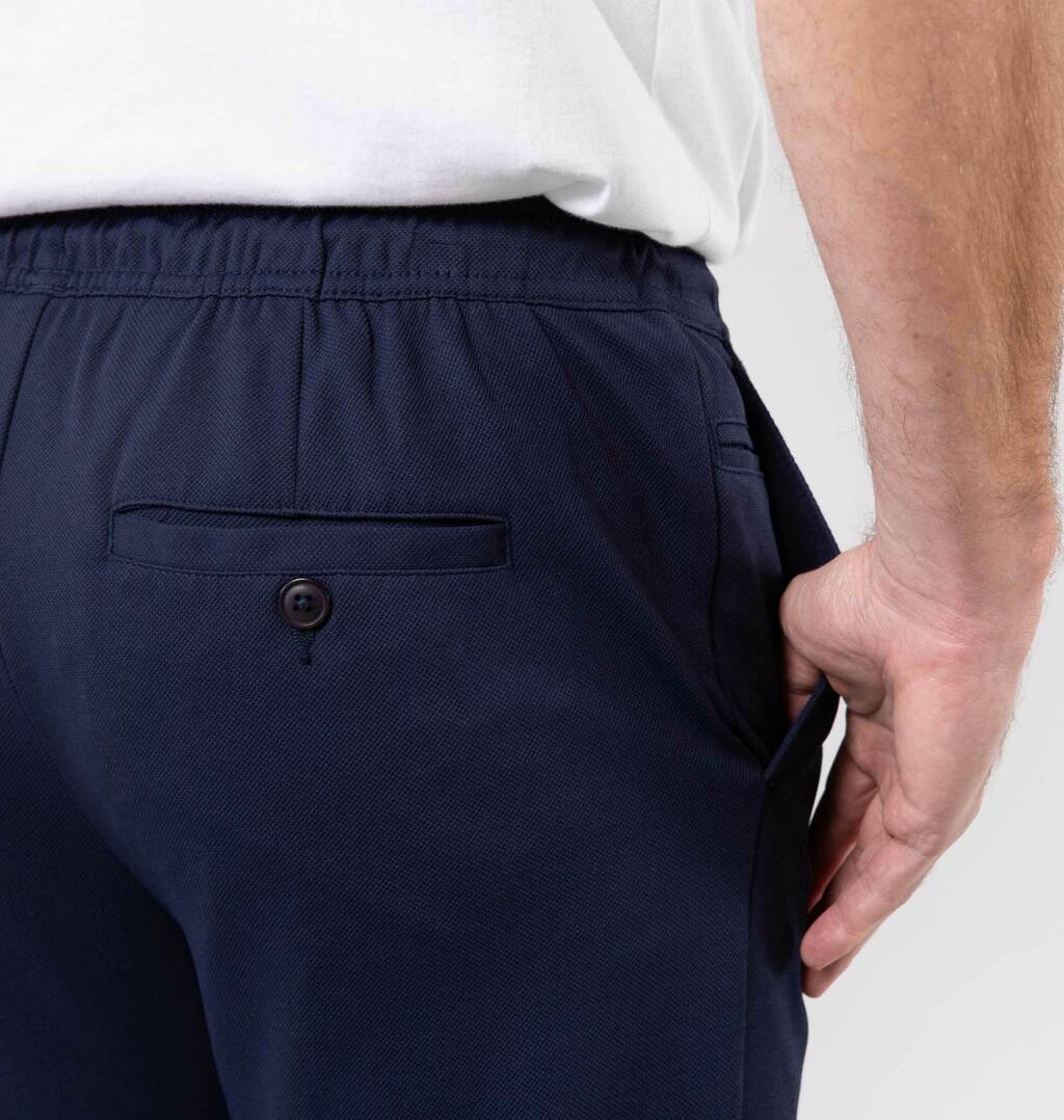 Calça Com Bolsos E Barra Virada