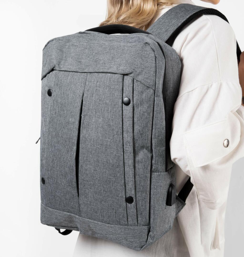 Mochila Com Bolsos E Zíper