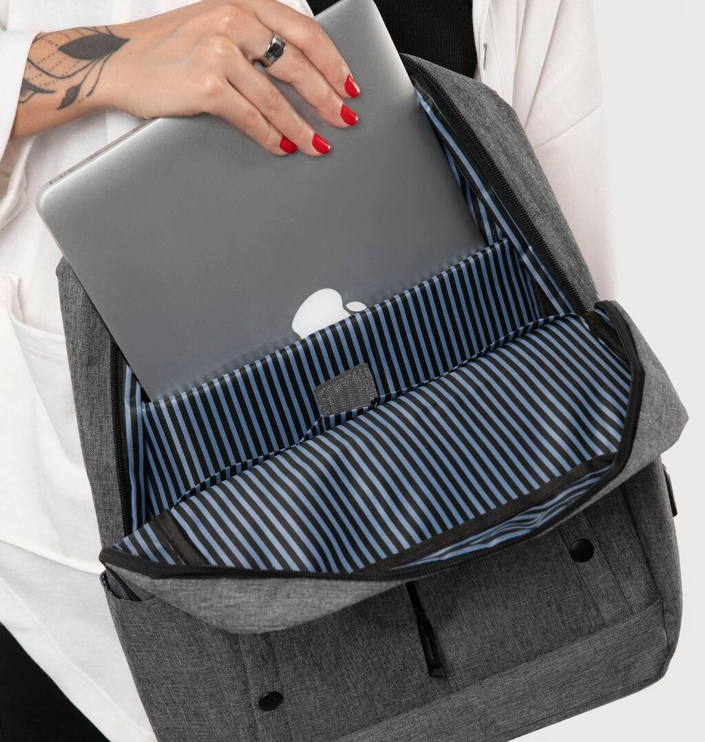 Mochila Com Bolsos E Zíper