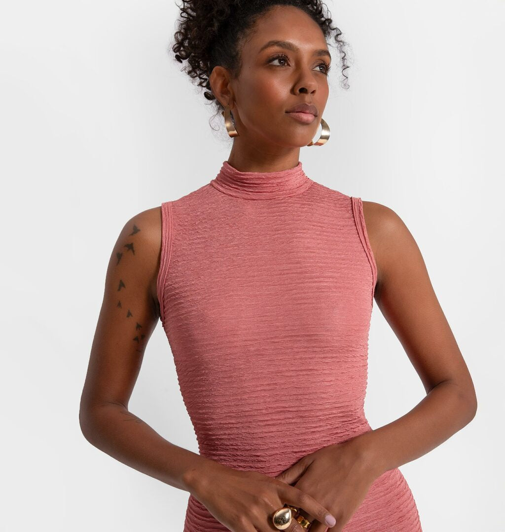 Vestido Midi Com Gola Alta E Cava