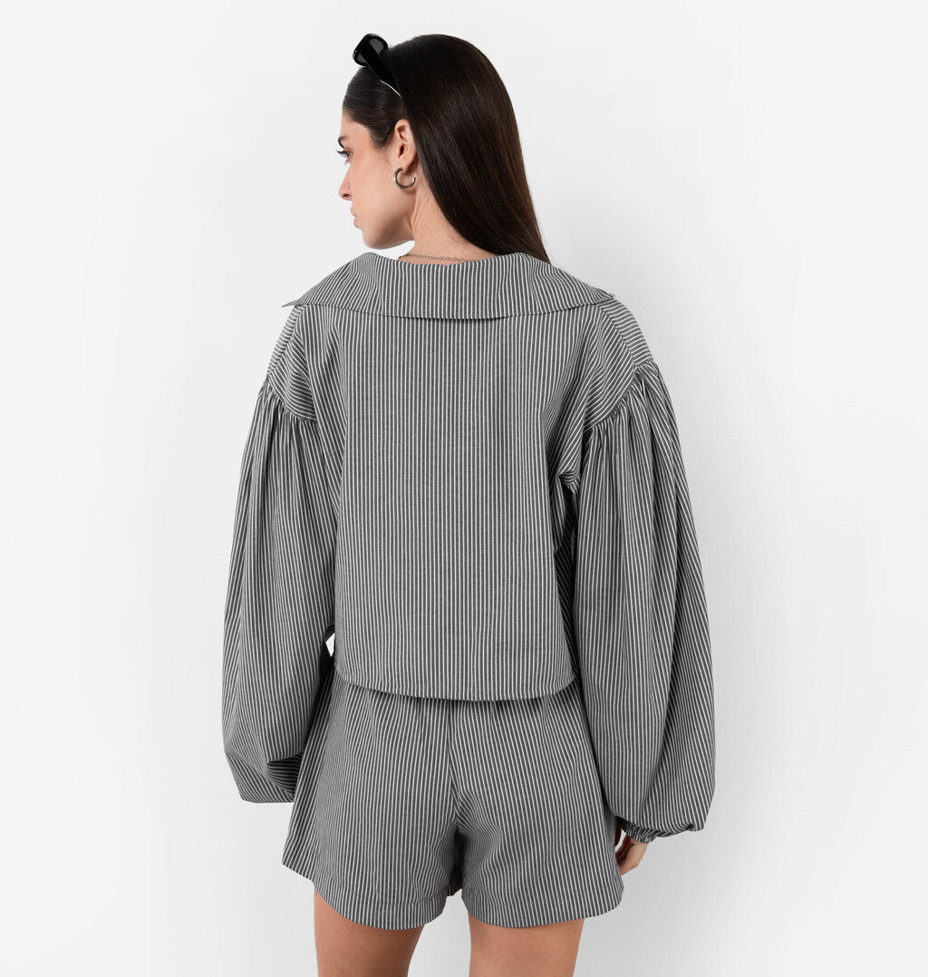 Camisa Cropped Com Listras