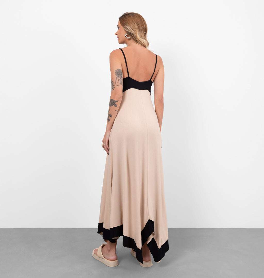 Vestido Longo Assimétrico Com Recortes