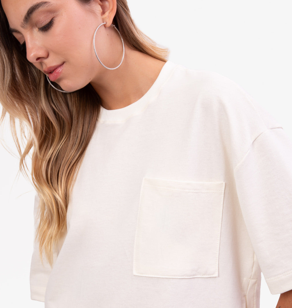 T-shirt Over com Bolso em Moletinho