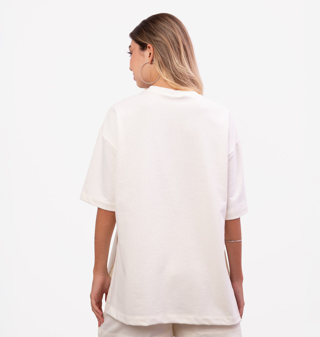 T-shirt Over com Bolso em Moletinho