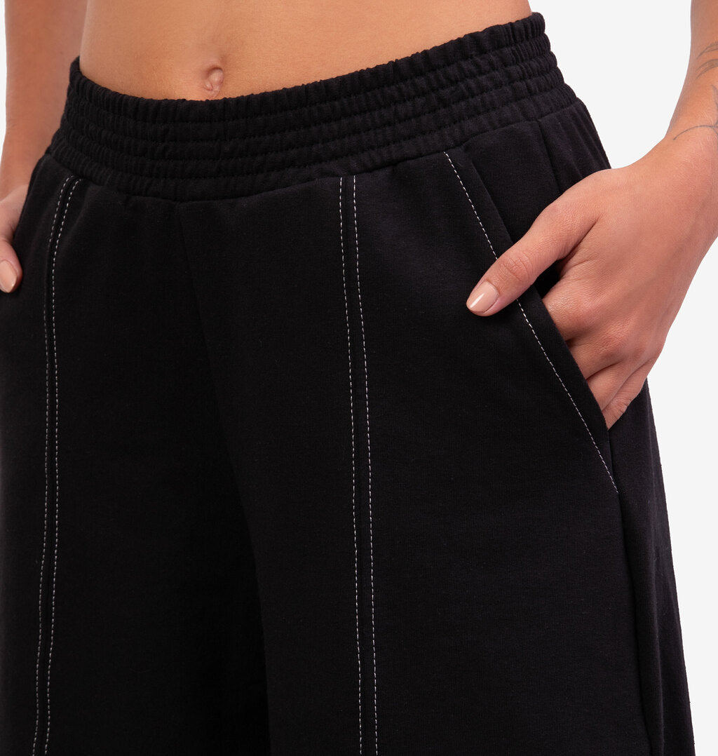 Wide Leg com Pespontos Contrastantes
