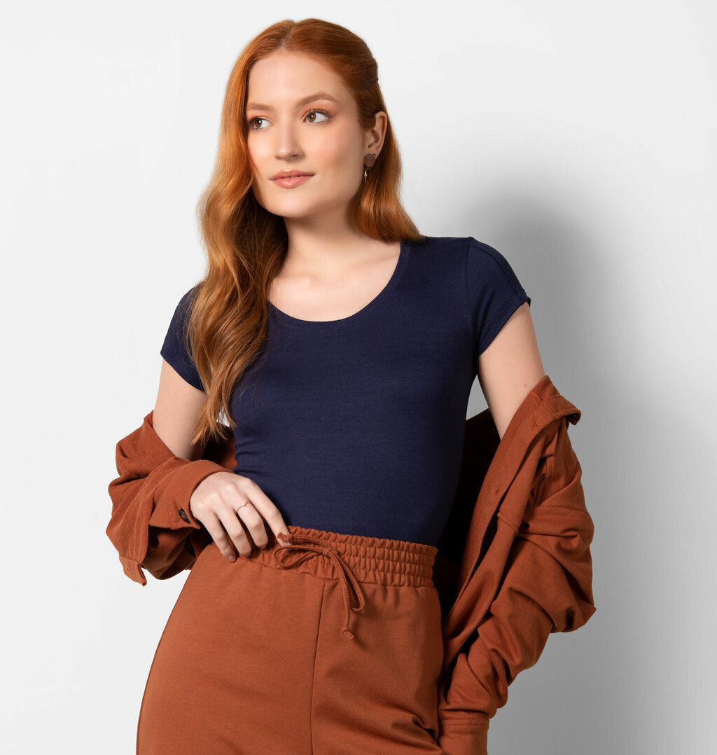Blusa Básica Com Costura na Manga