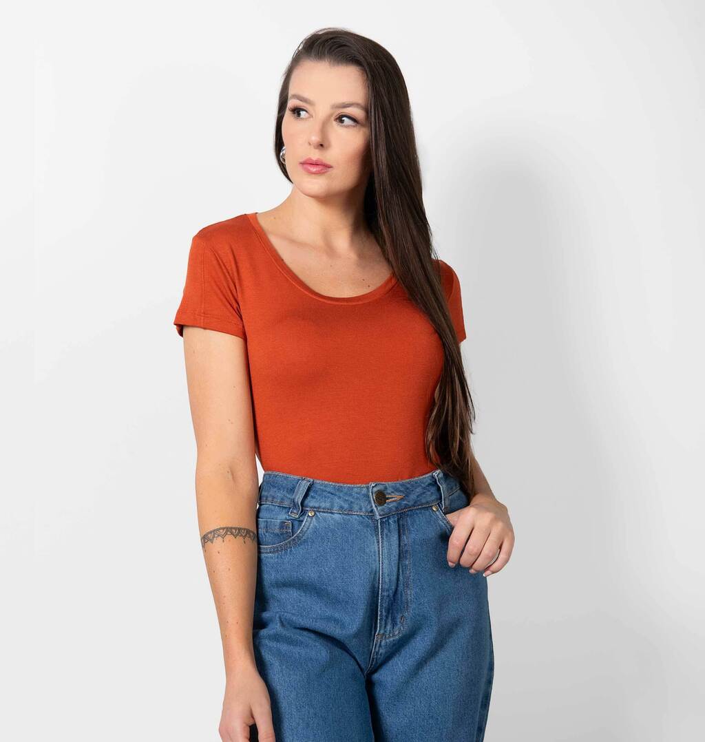 Blusa Básica Com Costura na Manga