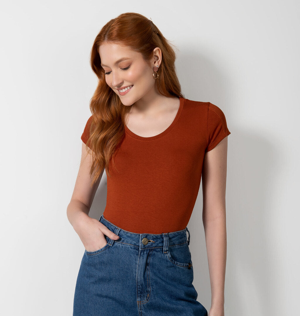 Blusa Básica Com Costura na Manga
