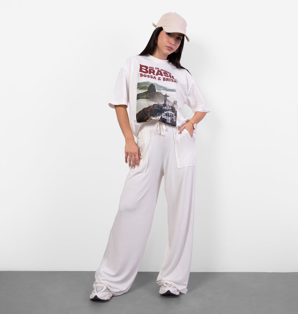 T-Shirt Over Estampa Bossa e Brisa