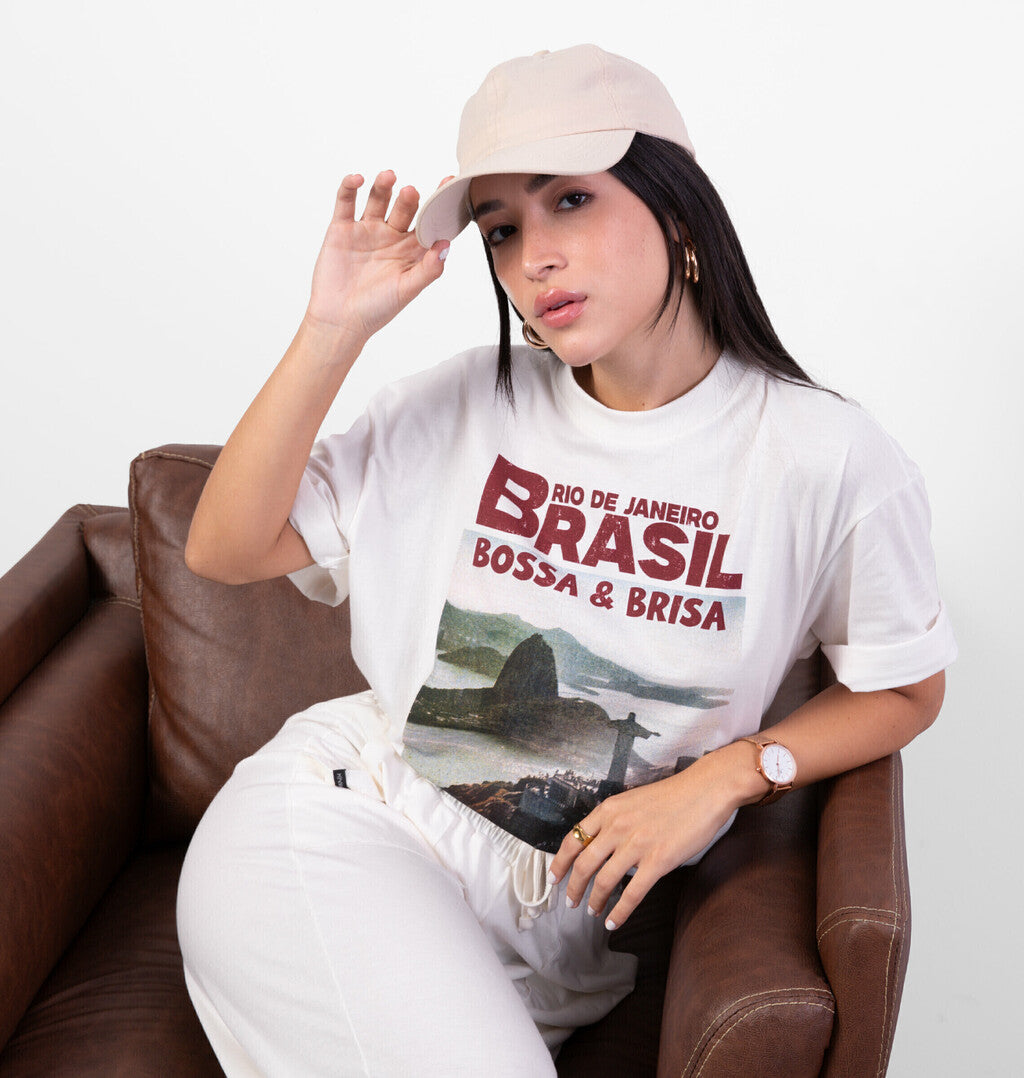 T-Shirt Over Estampa Bossa e Brisa