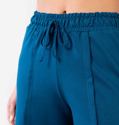 Calça Pantacourt Com Detalhe Frontal Sobreposto